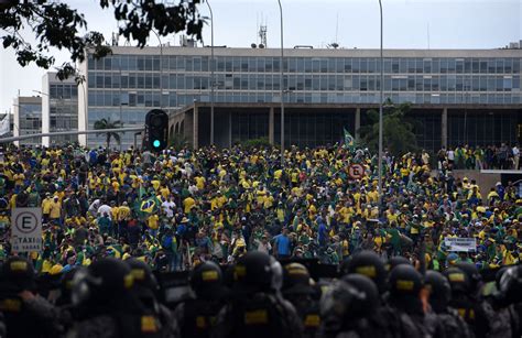  Die Revolte der Armada: Ein Blick auf die Aufstände im Nordosten Brasiliens und den Einfluss von Manuel Deodoro da Fonseca