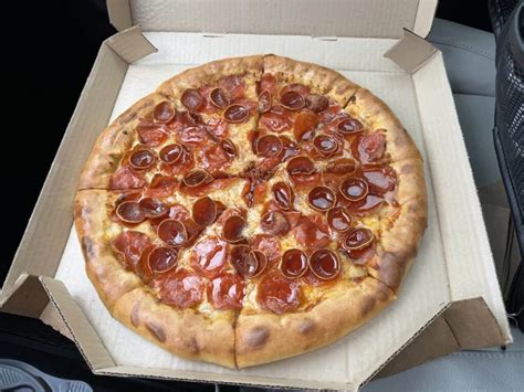 Who has hot honey pizza, and why does it taste like a summer night in the middle of winter?